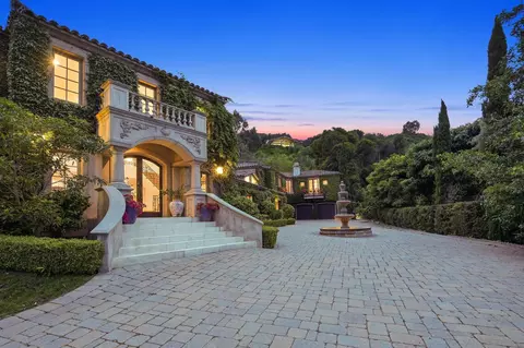 2643 Hidden Valley Rd, La Jolla, CA 92037 photo 4