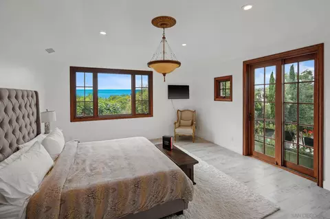 2643 Hidden Valley Rd, La Jolla, CA 92037 photo 23