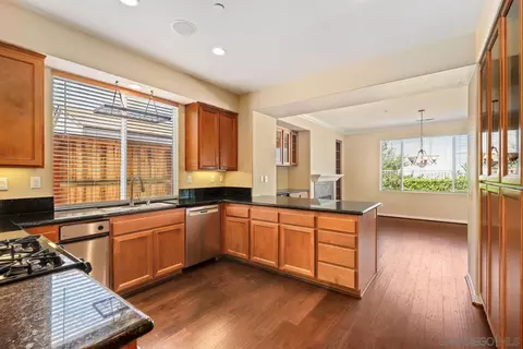 571 Poets Sq, Fallbrook, CA 92028 photo 6
