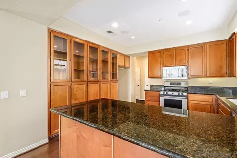 571 Poets Sq, Fallbrook, CA 92028 photo 4