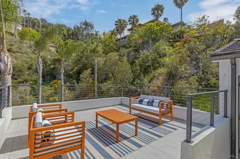 7585 Hillside Dr, La Jolla, CA 92037 photo 55