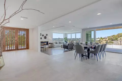 7585 Hillside Dr, La Jolla, CA 92037 photo 25