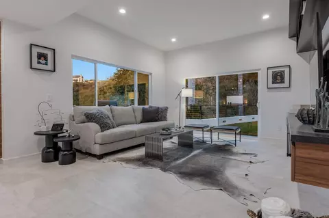 7585 Hillside Dr, La Jolla, CA 92037 photo 41