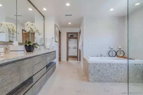 7585 Hillside Dr, La Jolla, CA 92037 photo 57