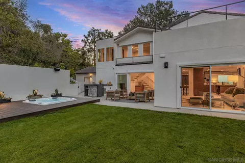 7585 Hillside Dr, La Jolla, CA 92037 photo 10