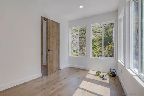 7585 Hillside Dr, La Jolla, CA 92037 photo 70
