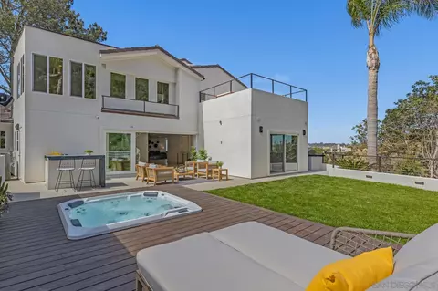 7585 Hillside Dr, La Jolla, CA 92037 photo 14
