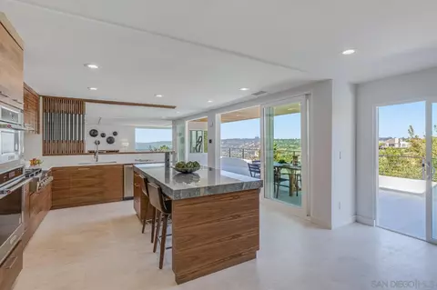7585 Hillside Dr, La Jolla, CA 92037 photo 36