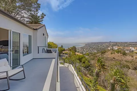 7585 Hillside Dr, La Jolla, CA 92037 photo 9