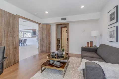7585 Hillside Dr, La Jolla, CA 92037 photo 45