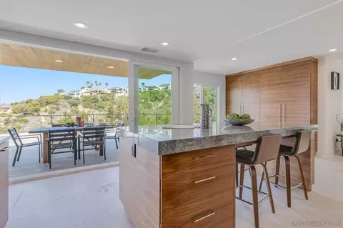 7585 Hillside Dr, La Jolla, CA 92037 photo 37