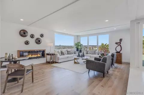 7585 Hillside Dr, La Jolla, CA 92037 photo 30