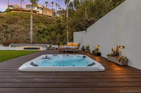7585 Hillside Dr, La Jolla, CA 92037 photo 15