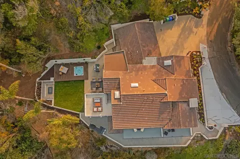 7585 Hillside Dr, La Jolla, CA 92037 photo 7