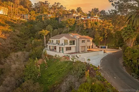 7585 Hillside Dr, La Jolla, CA 92037 photo 3