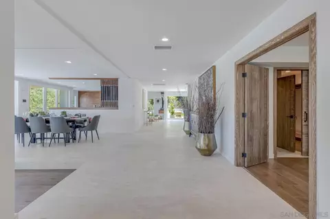 7585 Hillside Dr, La Jolla, CA 92037 photo 24