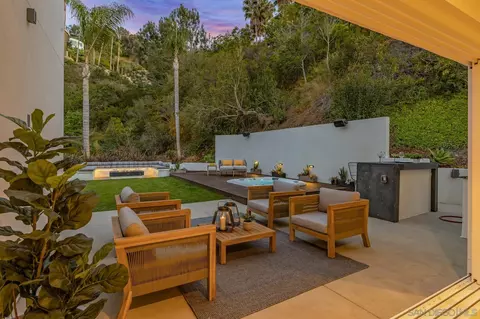 7585 Hillside Dr, La Jolla, CA 92037 photo 12