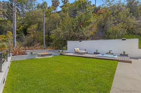7585 Hillside Dr, La Jolla, CA 92037 photo 17