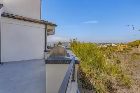 7585 Hillside Dr, La Jolla, CA 92037 photo 23