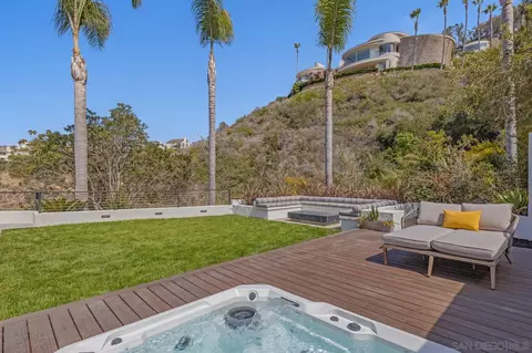 7585 Hillside Dr, La Jolla, CA 92037 photo 18