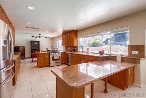 5954 Broadmoor Dr, La Mesa, CA 91942 photo 11