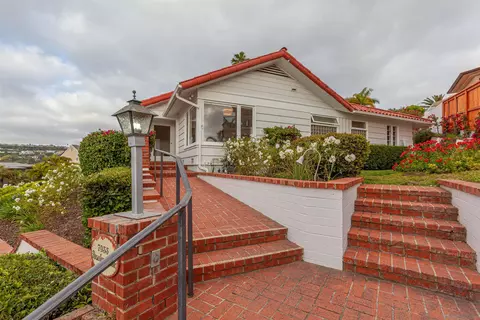7955 Roseland Dr, La Jolla, CA 92037 photo 2