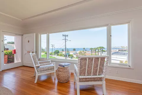 7955 Roseland Dr, La Jolla, CA 92037 photo 4
