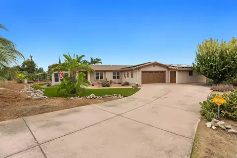 2144 Riviera Dr, Vista, CA 92084