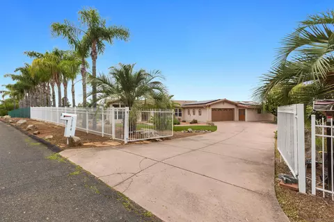 2144 Riviera Dr, Vista, CA 92084 photo 3