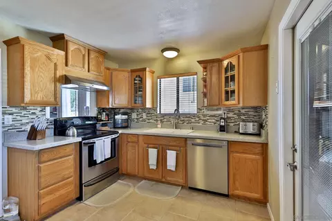 1284 Hardin Dr, El Cajon, CA 92020 photo 5