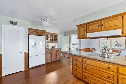 9335 Lemon Ave, La Mesa, CA 91941 photo 13