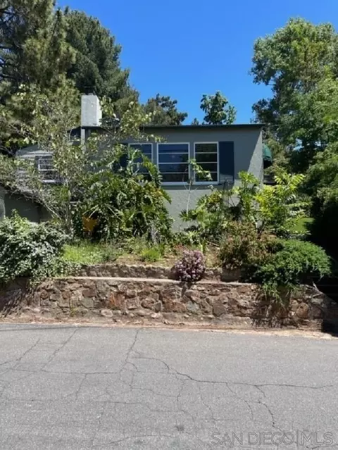 4855 Beaumont Dr, La Mesa, CA 91941
