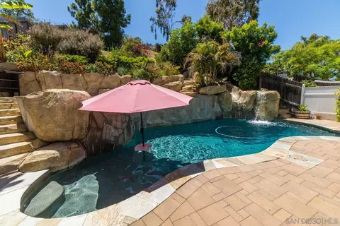 1690 Mountain Pass Cir, Vista, CA 92081 photo 2