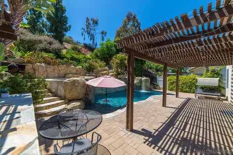 1690 Mountain Pass Cir, Vista, CA 92081 photo 4