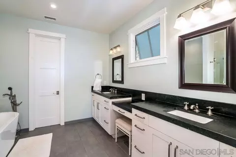 5769 Waverly Ave, La Jolla, CA 92037 photo 16