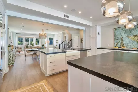 5769 Waverly Ave, La Jolla, CA 92037 photo 10