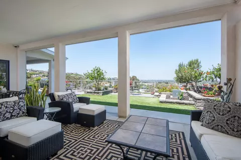 7864 Highwood Ave, La Mesa, CA 91941 photo 2