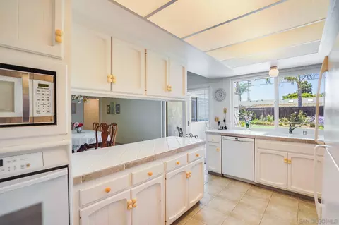 3985 Scott Dr, Carlsbad, CA 92008 photo 14