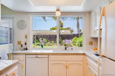 3985 Scott Dr, Carlsbad, CA 92008 photo 15