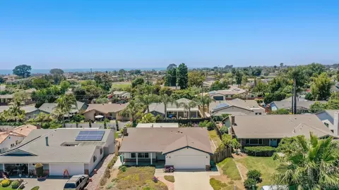 3985 Scott Dr, Carlsbad, CA 92008 photo 4