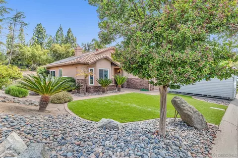 2374 Hyacinth Rd, Alpine, CA 91901 photo 2