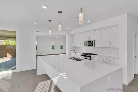 9041 W Bluff Pl, Santee, CA 92071 photo 7