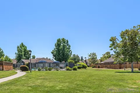 424 Devonshire Gln, Escondido, CA 92027 photo 40