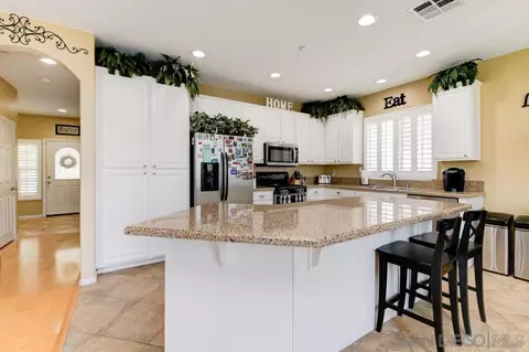 8713 Glen Oaks Way, Santee, CA 92071 photo 2