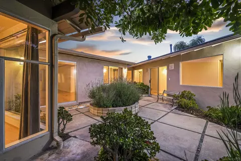 838 Lamplight Dr, La Jolla, CA 92037 photo 9