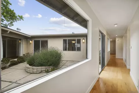 838 Lamplight Dr, La Jolla, CA 92037 photo 23
