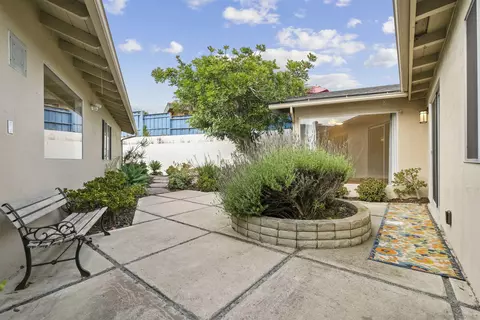838 Lamplight Dr, La Jolla, CA 92037 photo 4