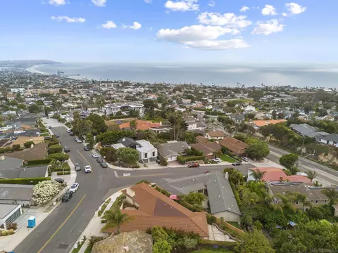 838 Lamplight Dr, La Jolla, CA 92037 photo 3