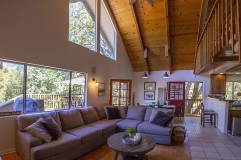 24735 Marion Ridge Dr, Idyllwild, CA 92549