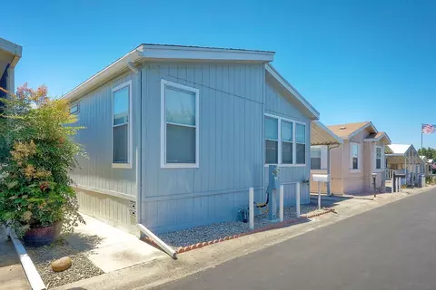 1010 E Bobier Dr #65, Vista, CA 92084 photo 2